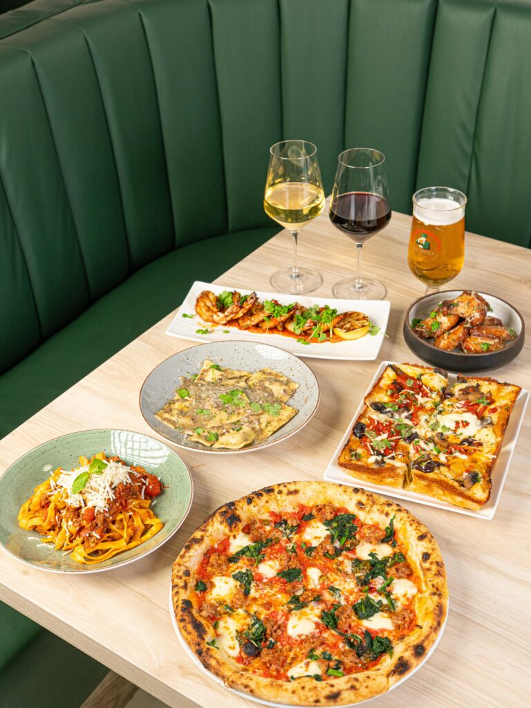 Divino Pizzeria & Grill interior
